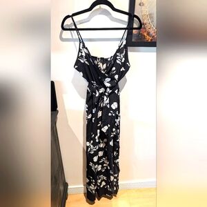 🚨 Last Chance 🚨Black Floral Maxi Dress With Leg Slit
